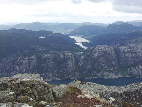 Lysefjorden (nærmest), Idsefjorden og Jørpeland (bak)