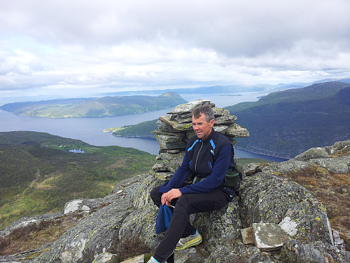 Utsikt mot vest. Ombo & Bandåsen ute i fjorden