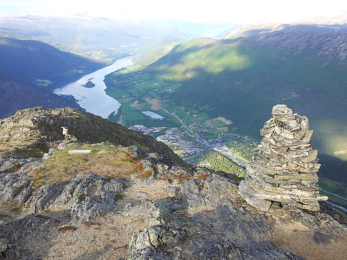 Mot Lom sentrum (Fossbergom).
