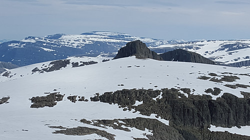 Mot Plogen, Saga & Maritind