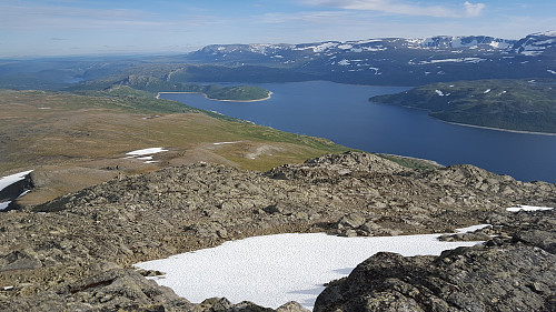 Strandavatnet med Hallingskarvet bak