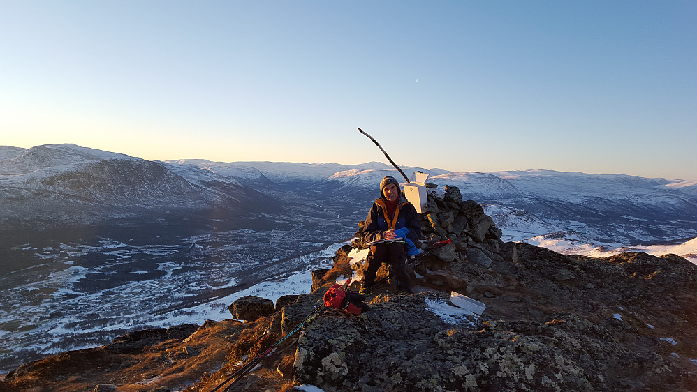 Stølhøa med Oppdal sentrum i bakgrunnen