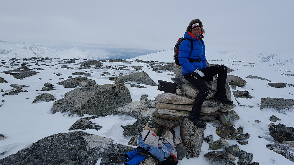 Tohatten er vel det eneste fjell i Oppdal hvor fjord/hav kan skimtes i det fjerne..