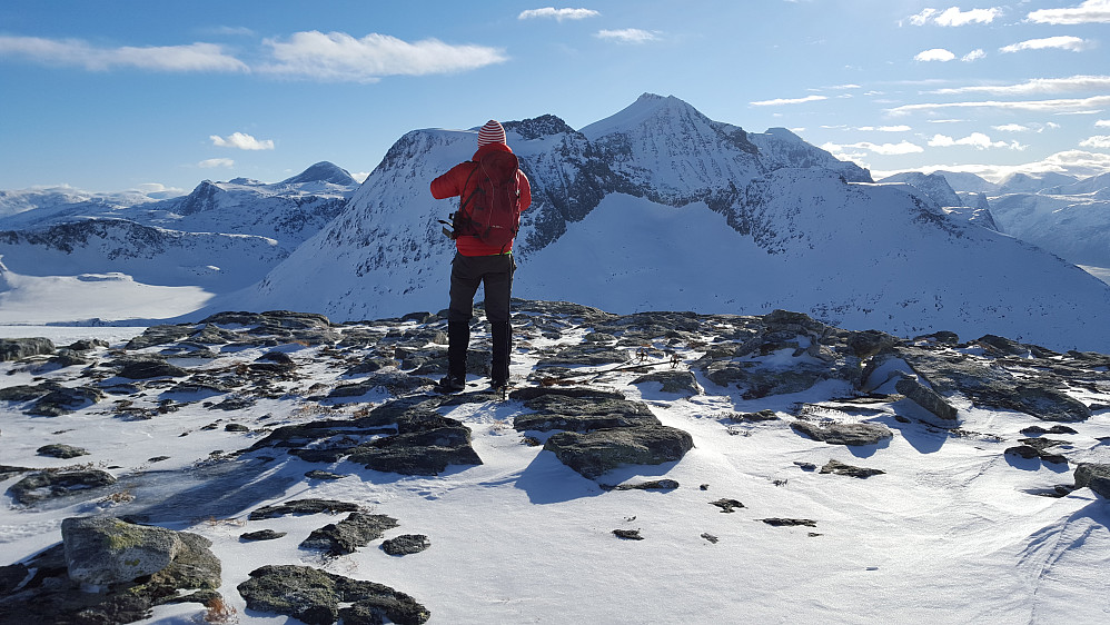 Topper på østsiden av Eikesdalsvatnet, bl.a Fløtatinden. Sett fra Litlefjellet.