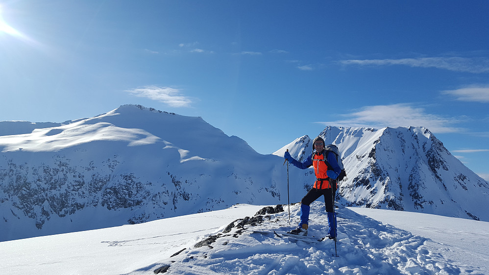 På Saufjellet med Fløtatinden & Trondskjortetind i bakgrunnen