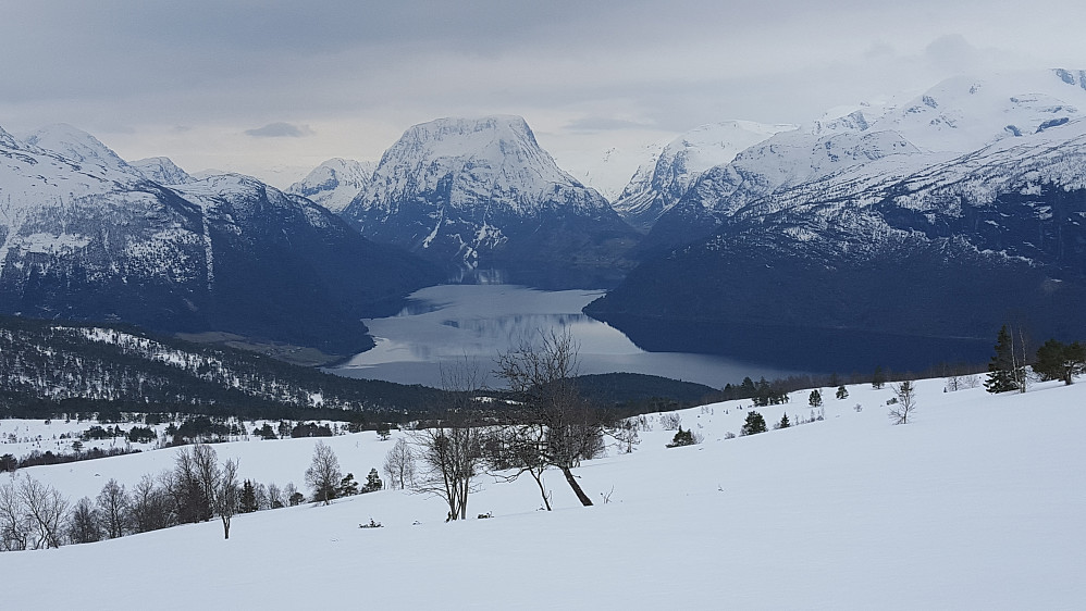 Breimsvatnet og Skjorta rett imot