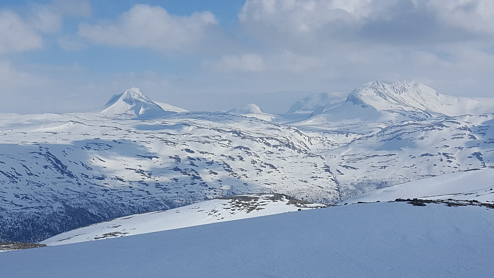 Tundradalskyrkja og Tverrådalskyrkja