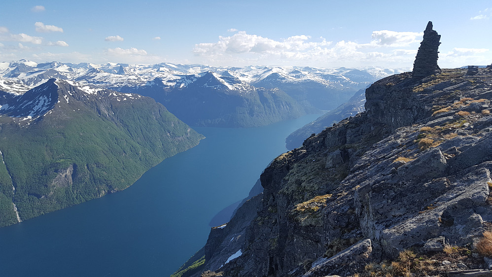 "Fjordkrysset" Sunnylvsfjorden/Geirangerfjorden sett fra toppen av Flosteinnibba