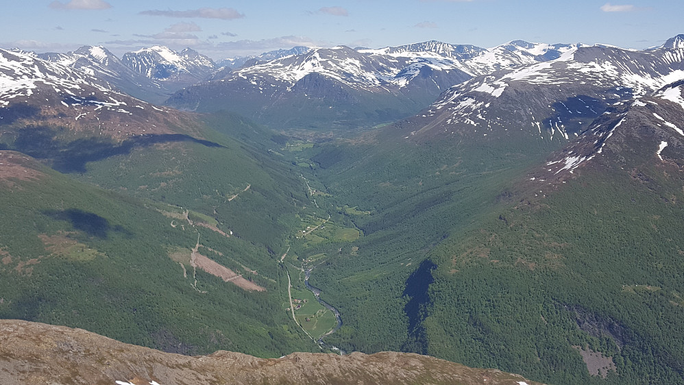 Norddalen - Seljebotnen til høyre og Pusken til venstre :)