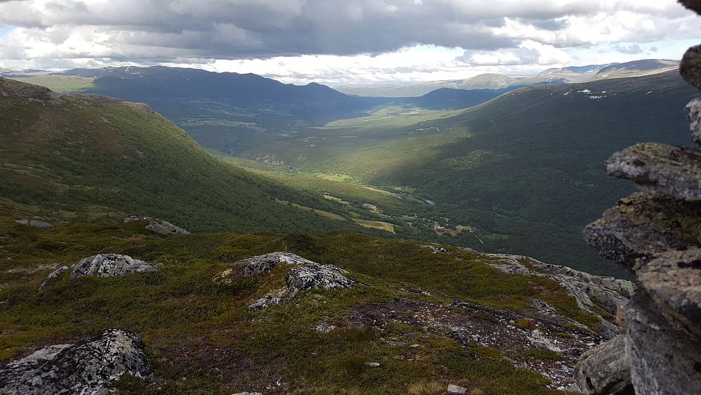Mot Oppdal sentrum fra Håggåberget