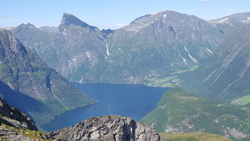 Utsikt fra Oddekloven - Jakta & Risenosa over Storfjorden