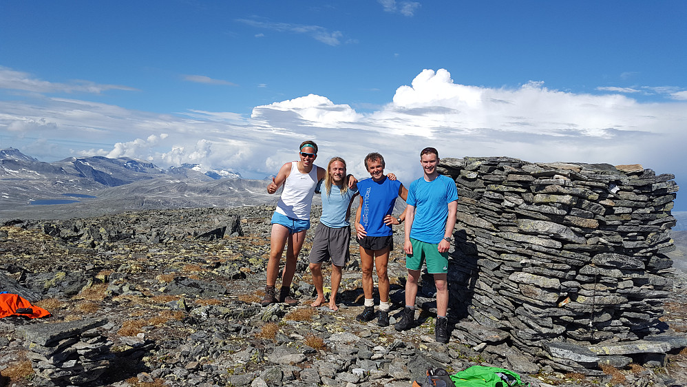 Peakbooksamling på Storskardhøa med nydelige skyer i bakgrunnen