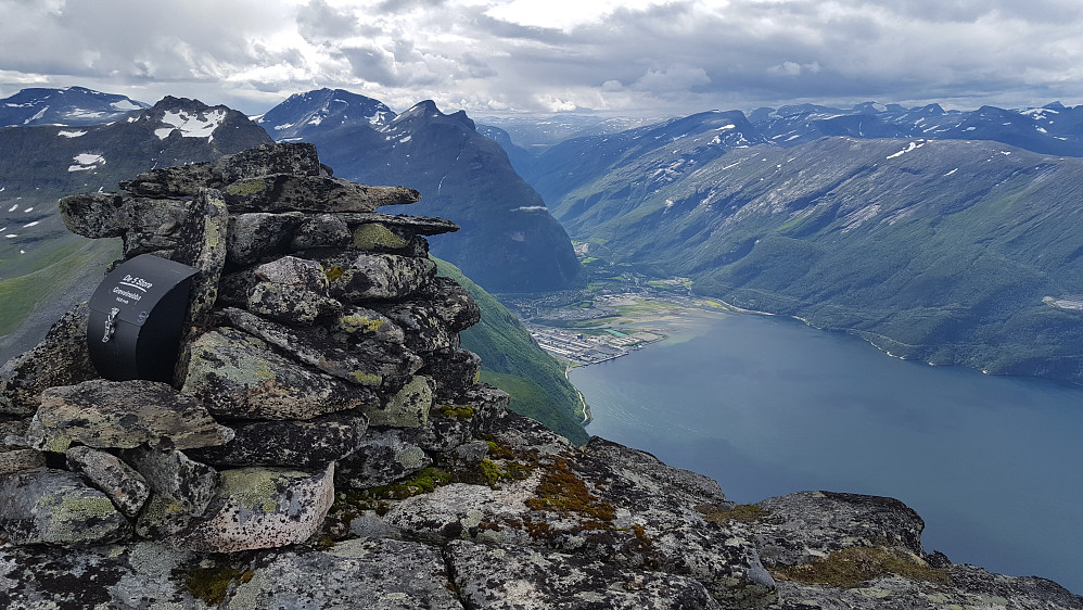 Sunndalsøra sett fra varden på Grøvelnebba