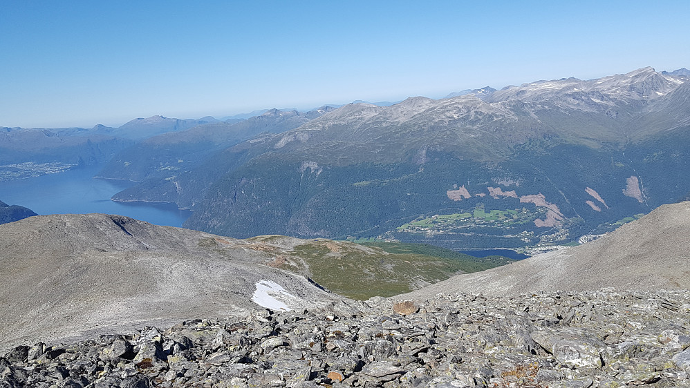 Tolleknivsegga - Valldal der nede til høyre