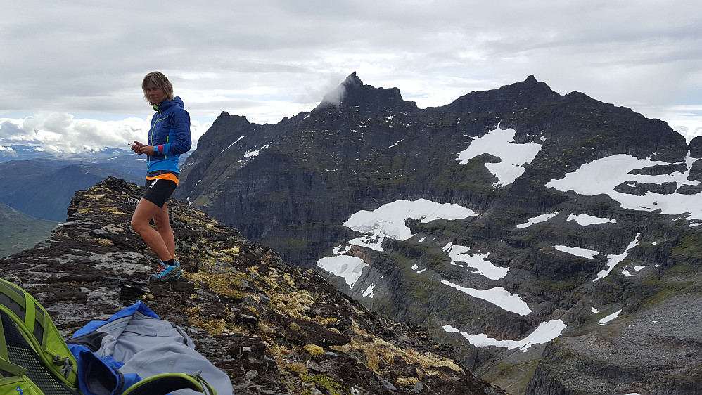 På Søndre Skarfjellet - Trollatoppene i bakgrunnen