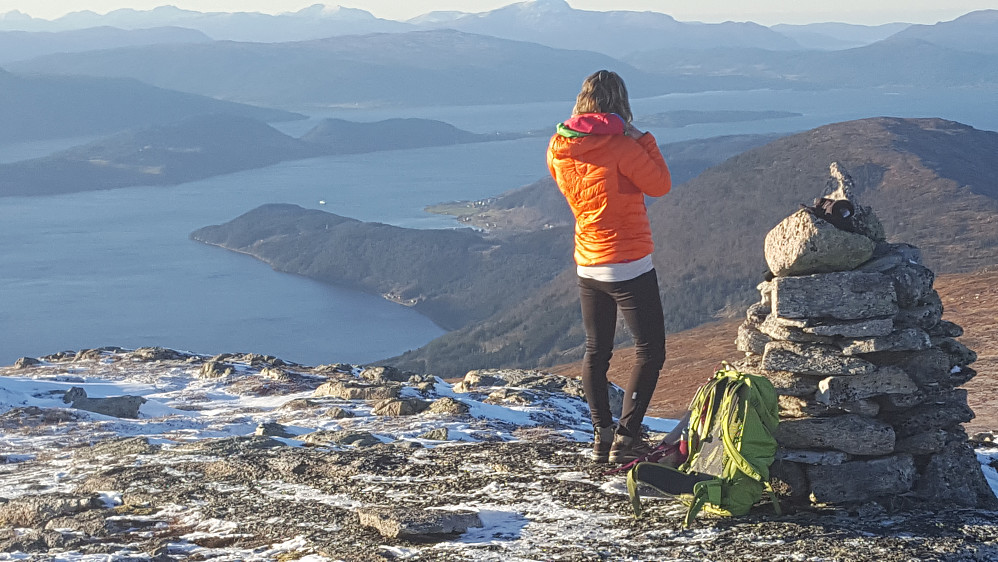 På Bollknubben - og ferja over Stangvikfjorden der nede.