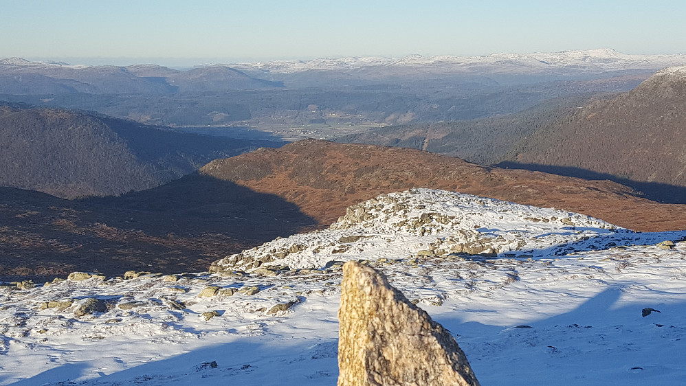 Mot Surnadal - Middagsfjellet midt i bildet