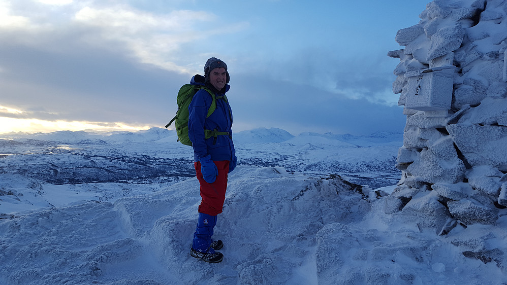 Resfjellet med Trollhøtta i bakgrunnen