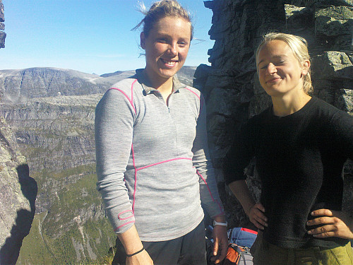 Fornøyde jenter