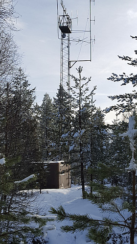 Mast rett sør for toppen