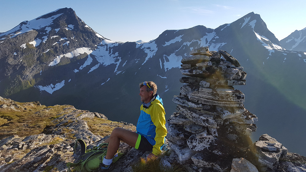 Dagens siste topp - Storlihornet. Ørastolen og Rollsbotnskorka i bakgrunnen