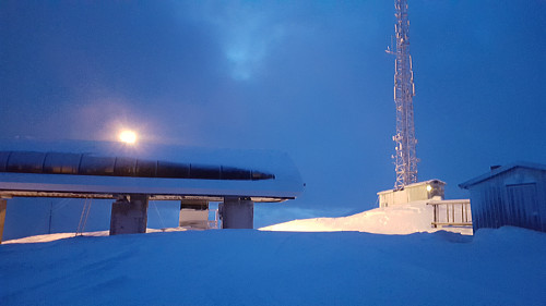 Mye snø er kommet. Tung ettermiddagstur opp - kjapp retur.