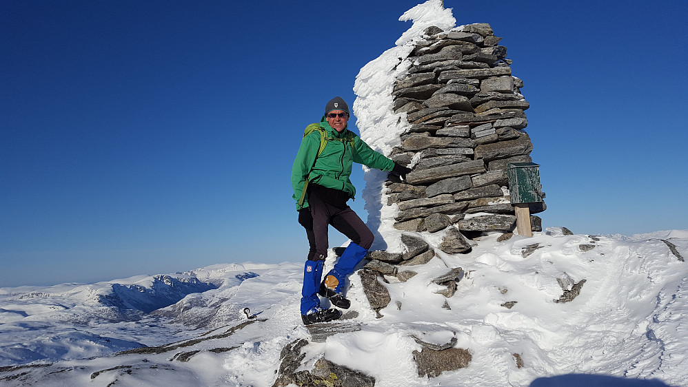 Den vestlige toppen på Dua (786 moh)