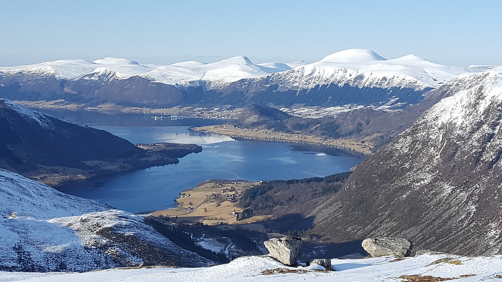 Vakker utsikt fra Bjørnen (679 moh)