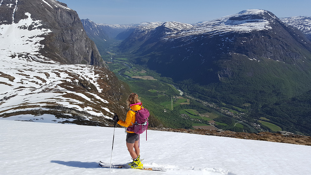 Sunndalen vill og vakker. Høgstoplan til høyre.