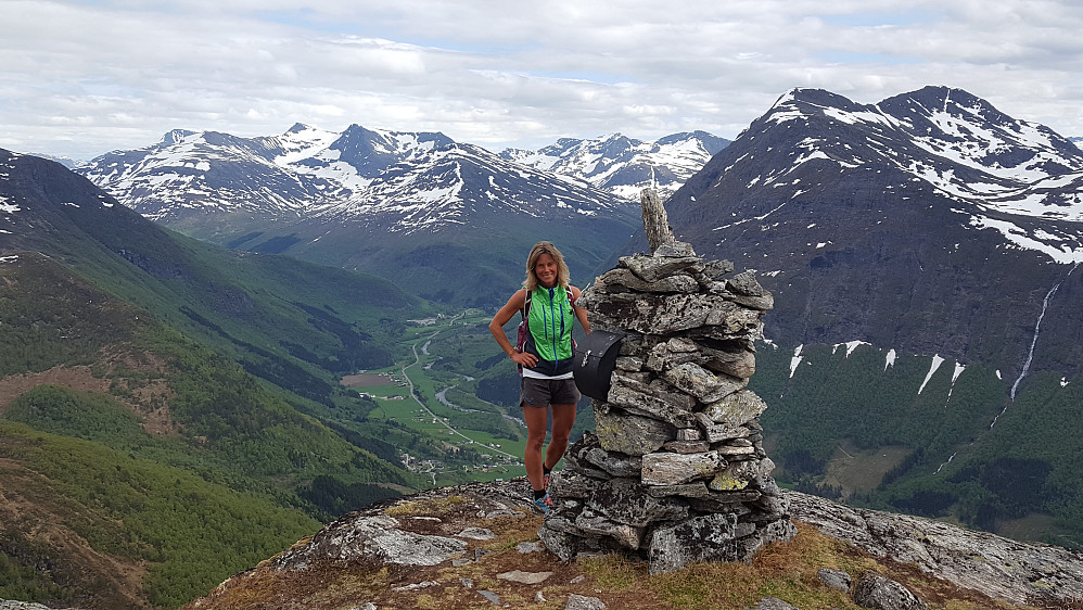 Ved en av vardene på Varden :)