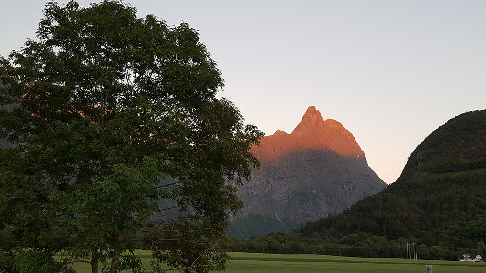 Nydelig sen kveldsstund i Romsdalen..