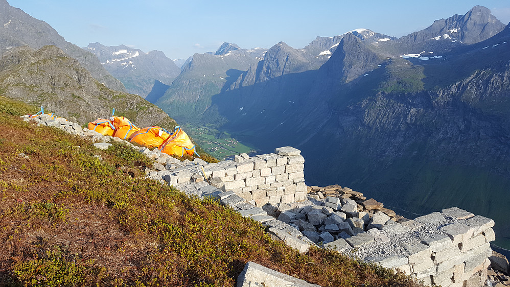 På Klokksegga bygges det en hytte :) Bra plass!