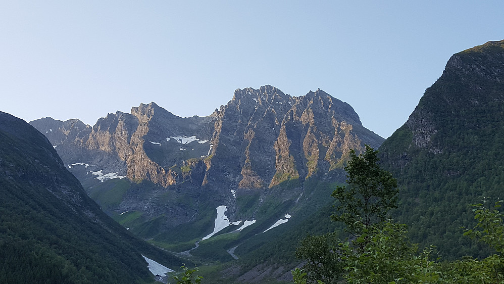 Regndalstindane og Urkedalstindane i kveldssol :)