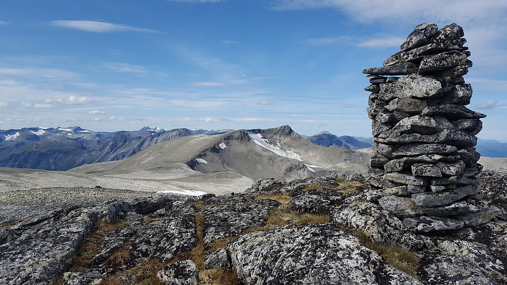 Oaldsegga - Tretindanibba i bakgrunnen