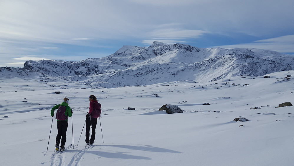Snota-toppene i bakgrunnen