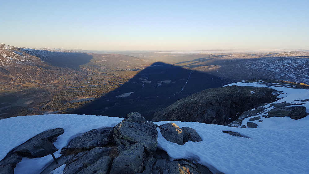Flott skygge av fjellet :-)