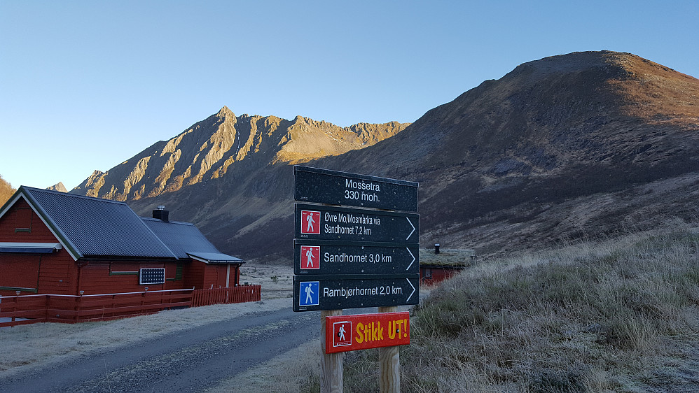 Start ved Mosetra - Kjerringa og Rotbergshornet i bakgrunnen