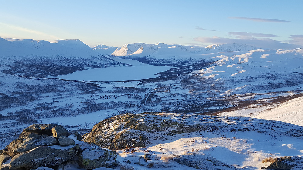 Nydelige Gjevilvassdalen :)
Synd at det skal være så mye bråk om skiløype & brøyting i en av Norges vakreste seterdaler...