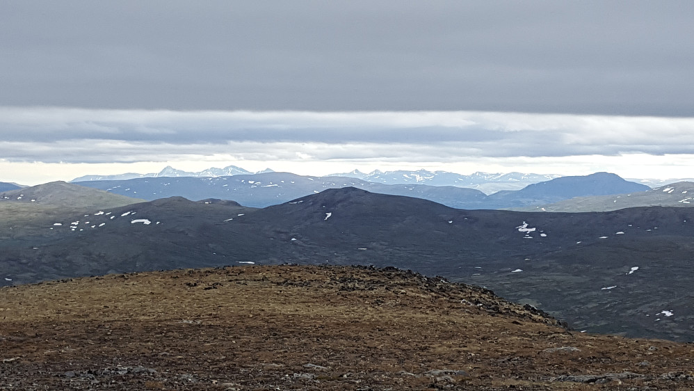 Utsikt sørover fra Orkelhøa - Rondane lengst unna.
