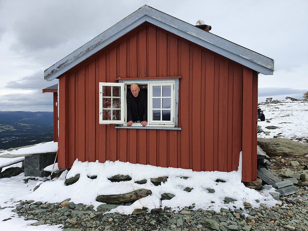 Folket på hytta er hjemme :) 