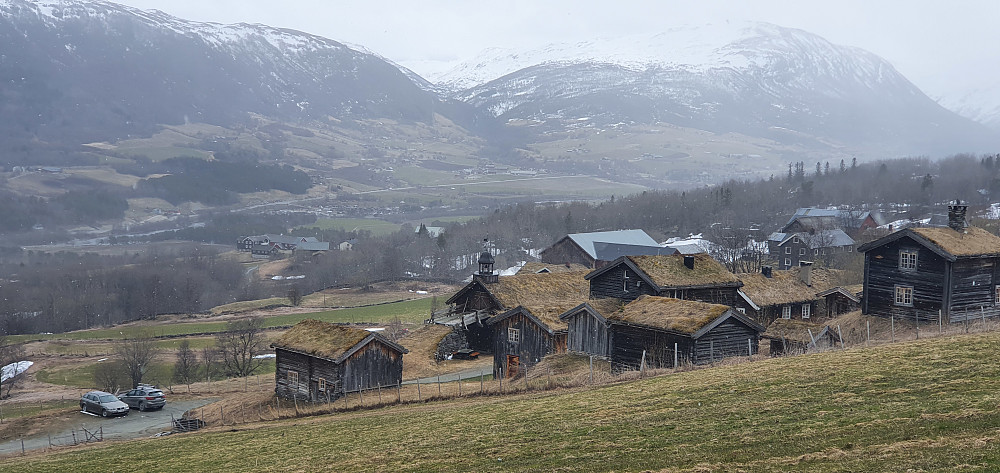 Lite snø fra Bjerkaker gård nå 