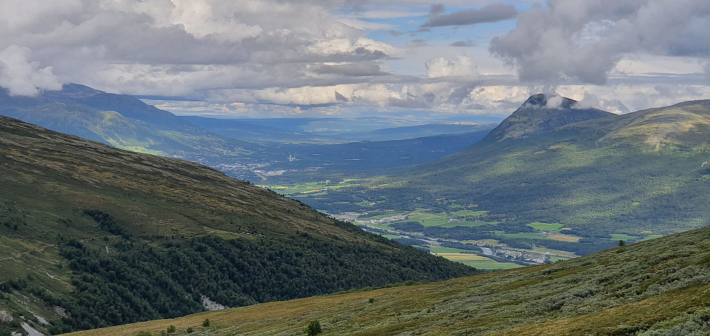 Mot Oppdal sentrum