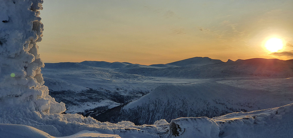 Vinndalskamben - og solnedgang vestafor Snøhettamassivet :)