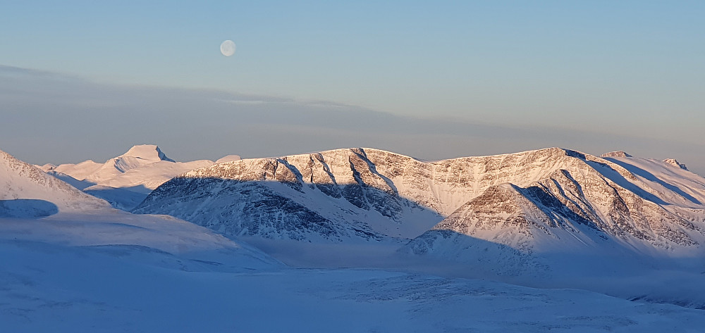Fjella og månen på nyttårsdagen :)