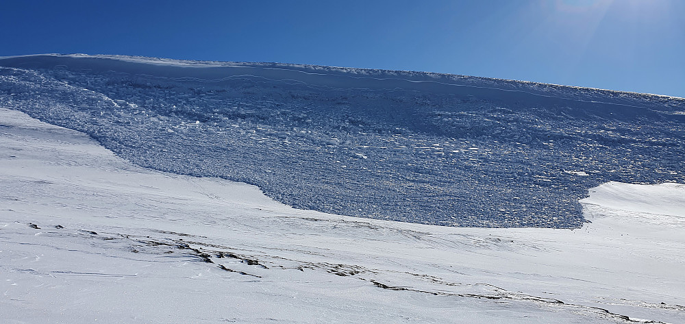 Et kjempestort snøskred nordvest for Nonsfjellet