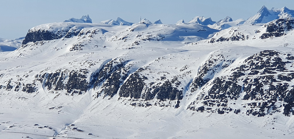Hurrangene bak - Søre-Knipen foran