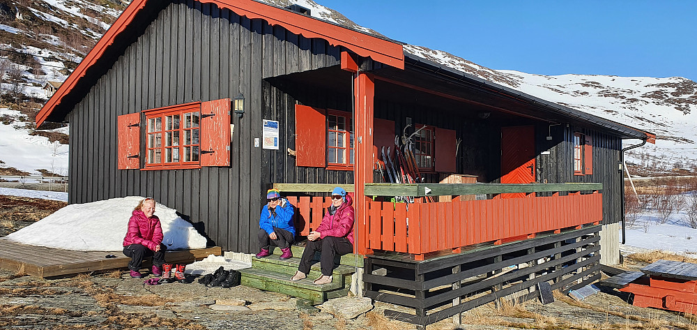 Skarvheim (DNT Oslo og Omegn) & 3 hyggelige gjester som er på vei fra Tyinkrysset til Finse 