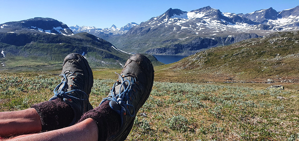 boven er så innmari fornøyd med skoa sine ;-)