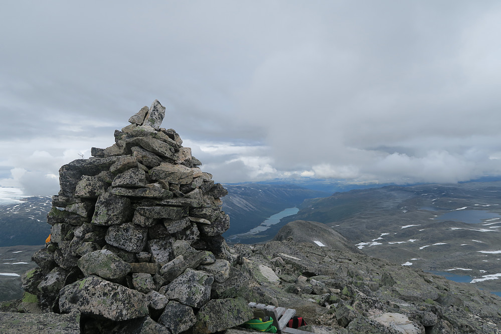 Toppvarden med utsikt nordover over Liavatnet
