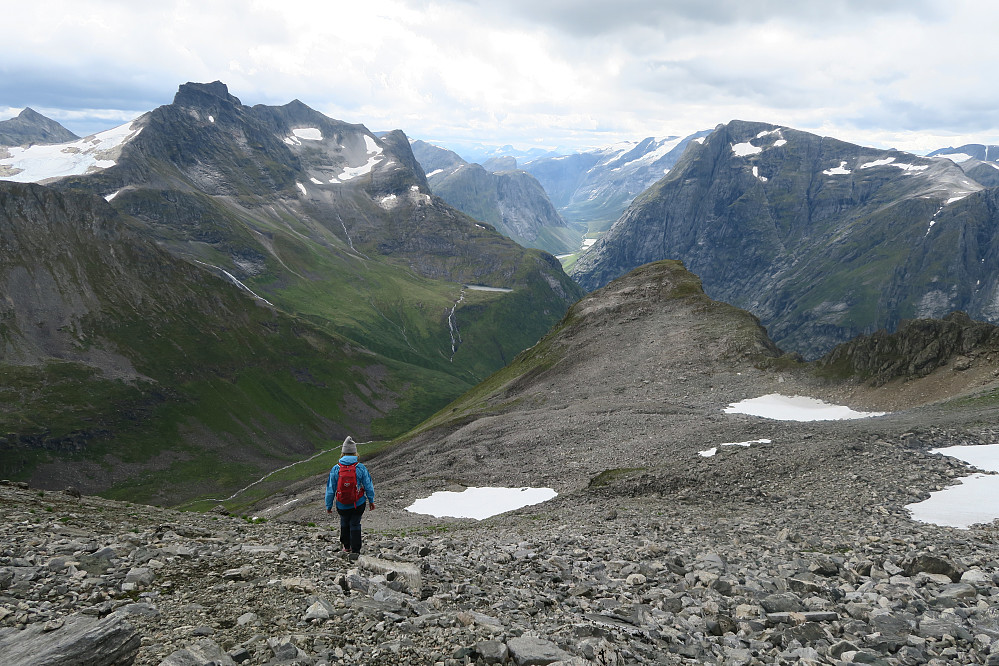På vei ned mot Tverrdalen